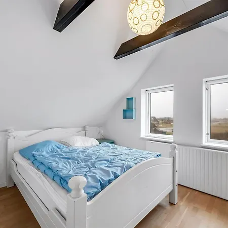 Laurentia - 200m From The Sea By Interhome